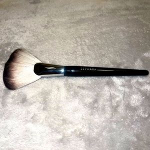 NWOT SEPHORA FEATHERWEIGHT FAN 92 BRUSH